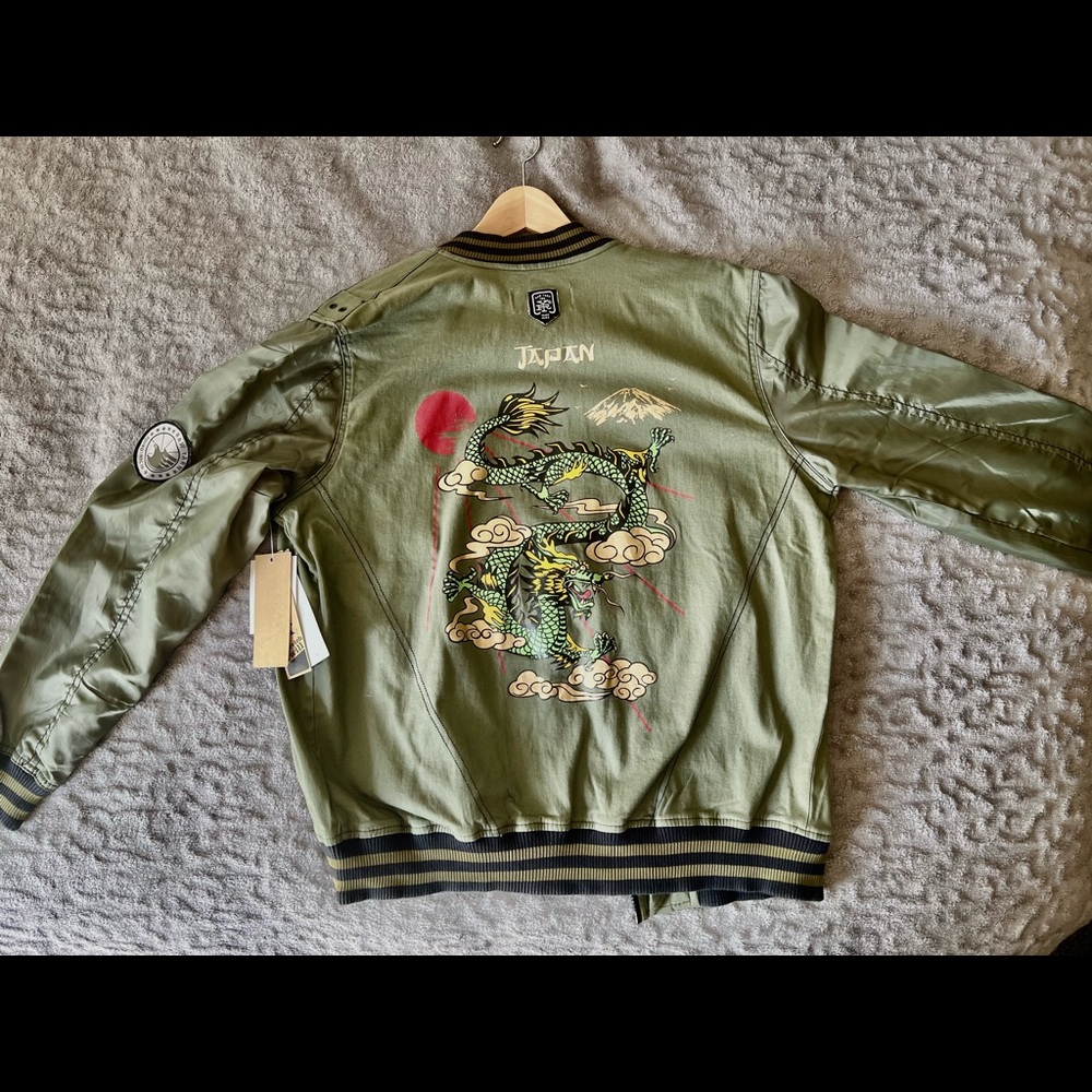 Olive green light great feel and amazing to detail design of the old style.